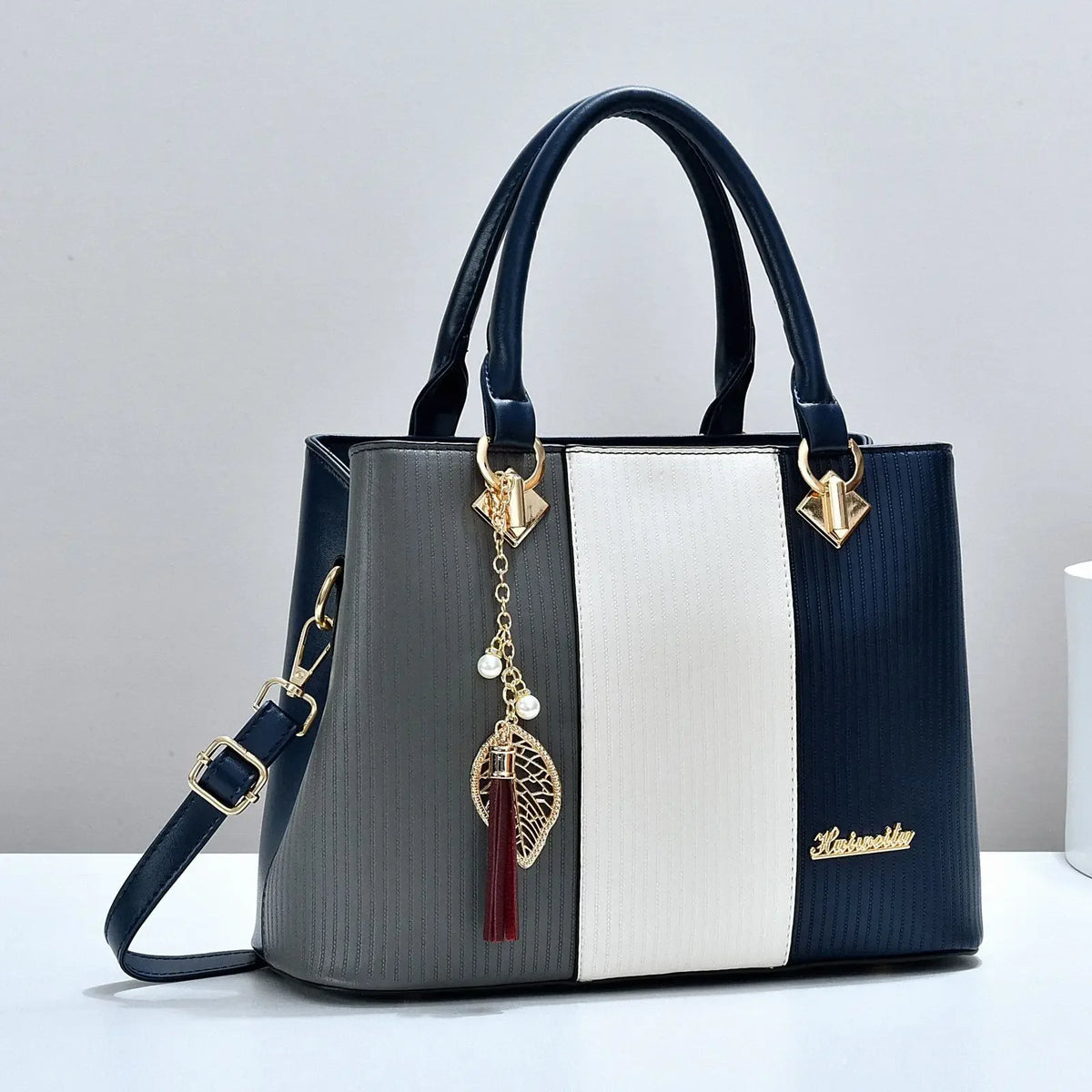 Stylish Large-Capacity Women's Shoulder & Travel Tote"