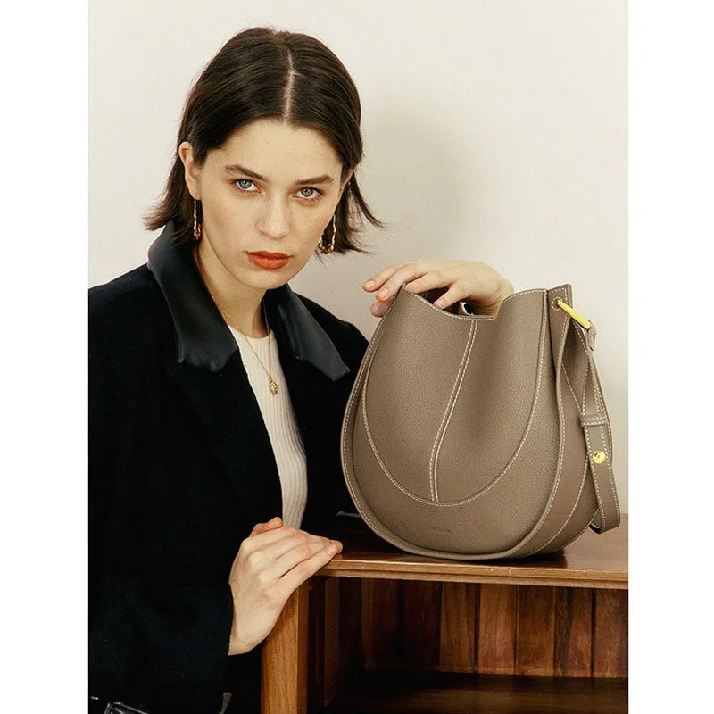 Large capacity single shoulder bags