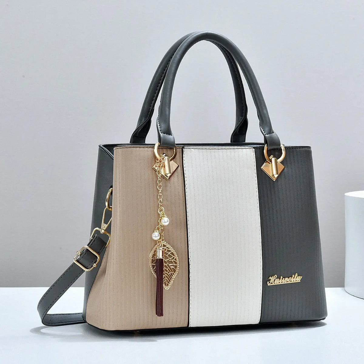 Stylish Large-Capacity Women's Shoulder & Travel Tote"